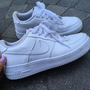 White nike Air Force 1's